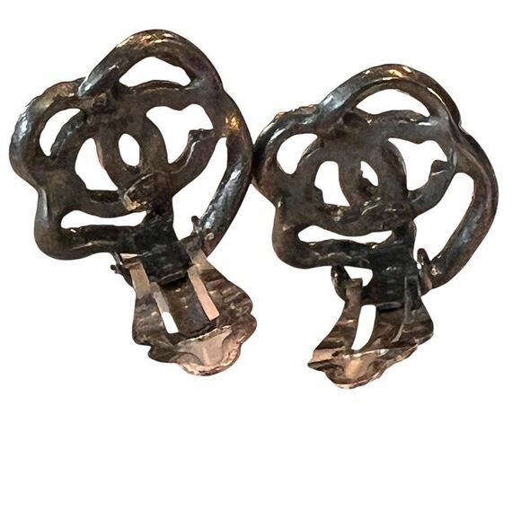 Elegant Chanel Silver Camellia Earrings - Picture 5 of 7